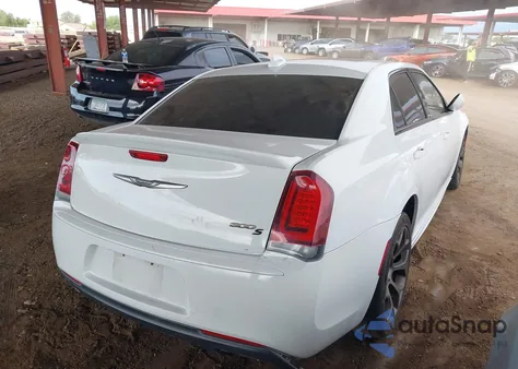 2017 Chrysler 300 300S Alloy Edition z USA, uszkodzony, nr VIN 2C3CCABG9HH668797